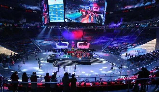 拔枪手势 拔枪手势