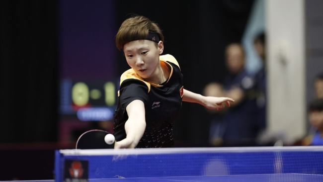 赛场中显得 赛场中显得